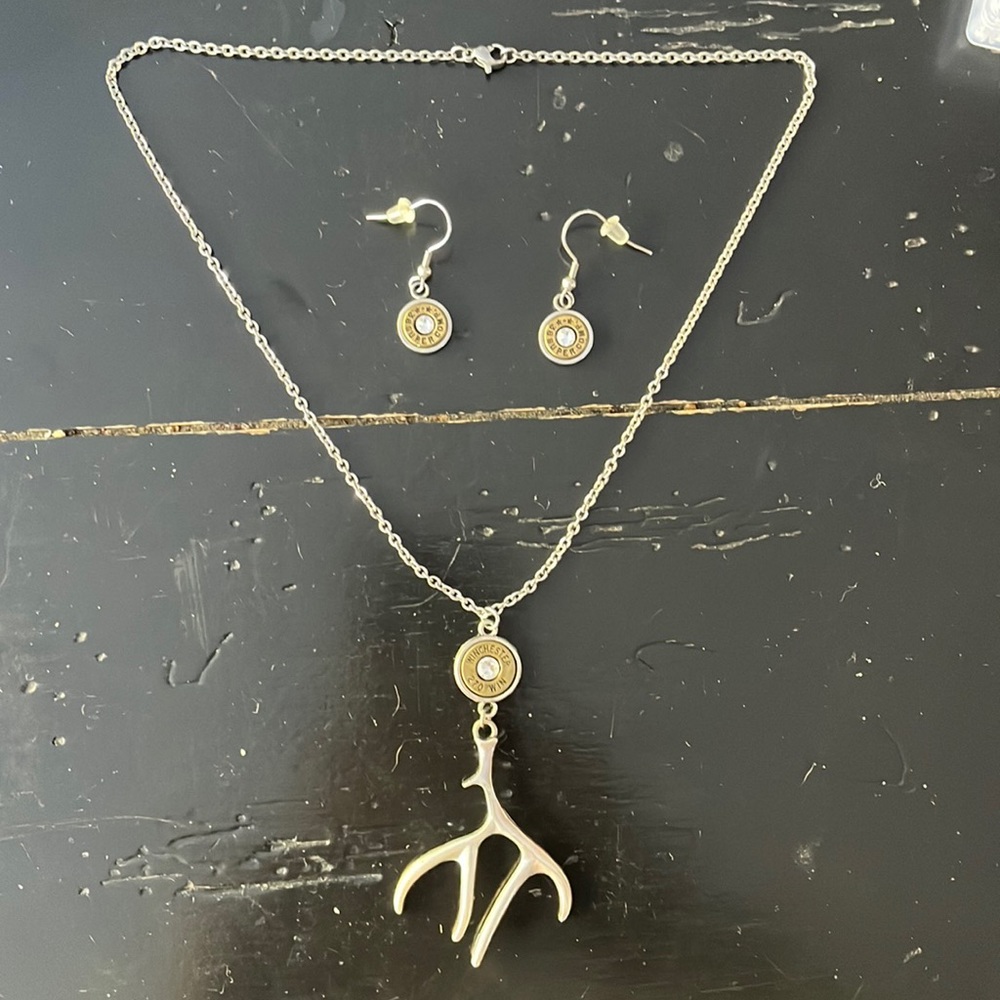 Winchester earrings and necklace set